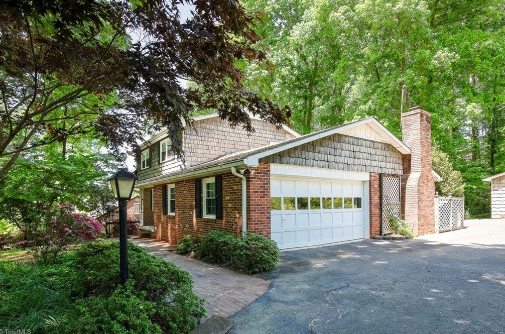 5421 Foxdale Dr, Winston Salem, NC 27103-5921