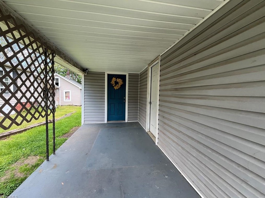 303 7th Ave, Ayersville, NC 27027-2205