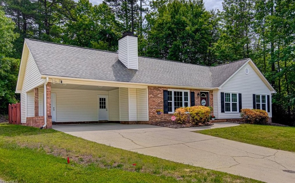 5500 Pebble Garden Ct, Greensboro, NC 27407