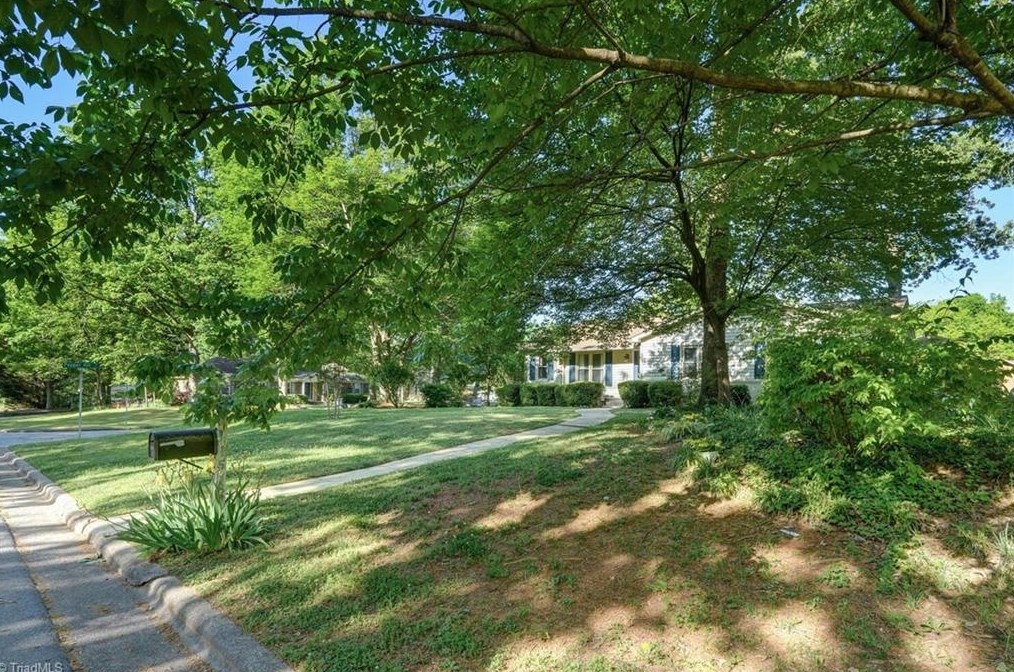 1512 Pepper Hill Rd, Greensboro, NC 27407-4043