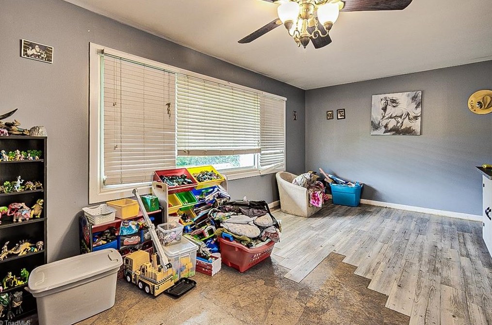 125 Oak Ln, Randleman, NC 27317-1448