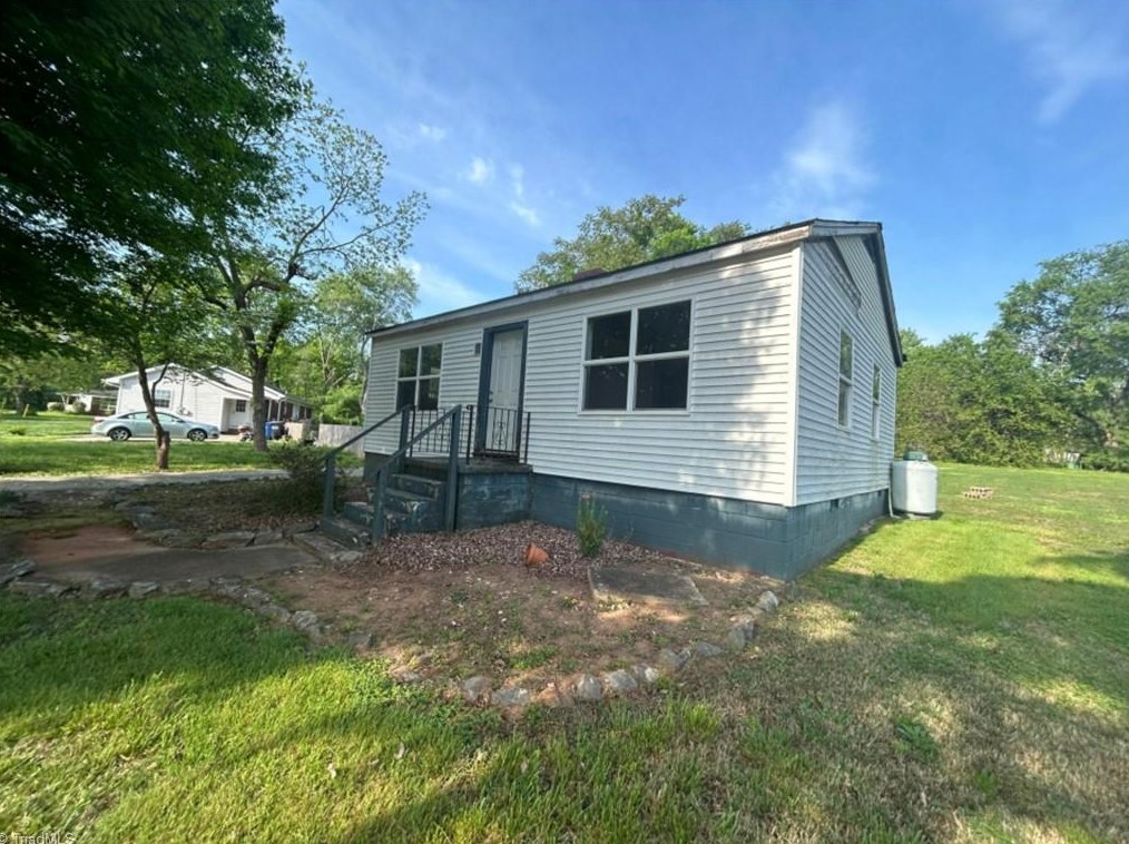 125 Ivanhoe Ln, Statesville, NC 28625-2315
