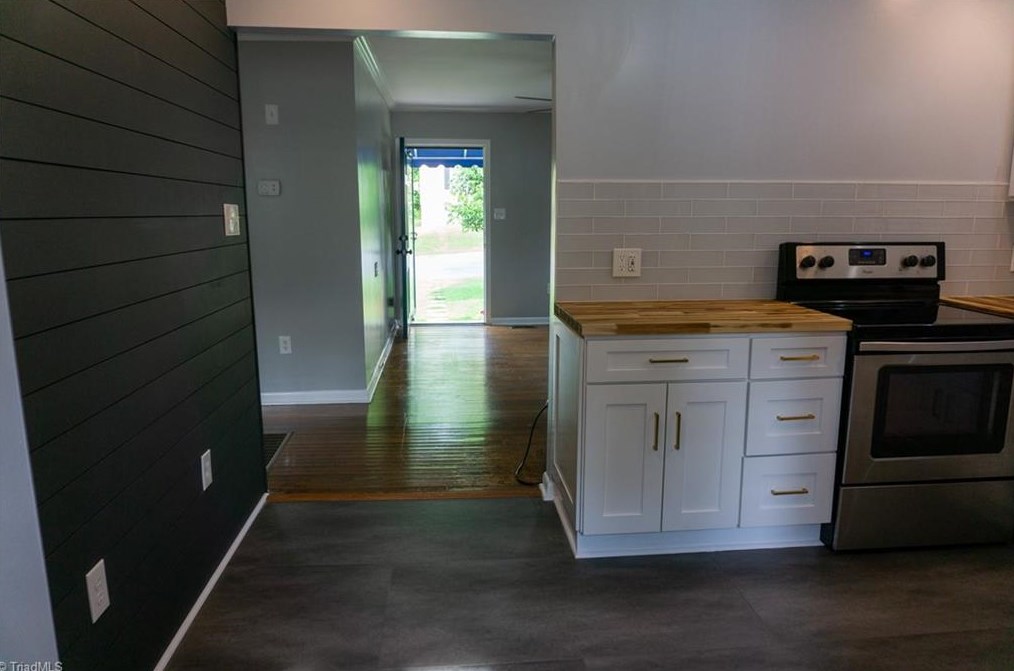 912 Portland St, Greensboro NC  27403-2939 exterior