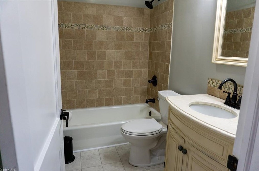 912 Portland St, Greensboro NC  27403-2939 exterior