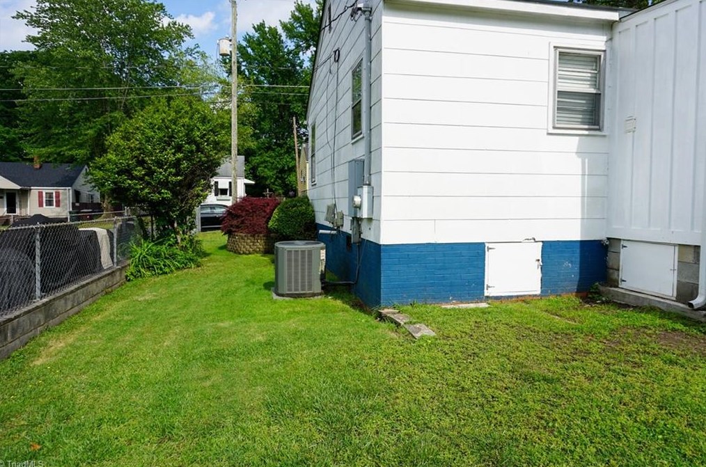 912 Portland St, Greensboro NC  27403-2939 exterior