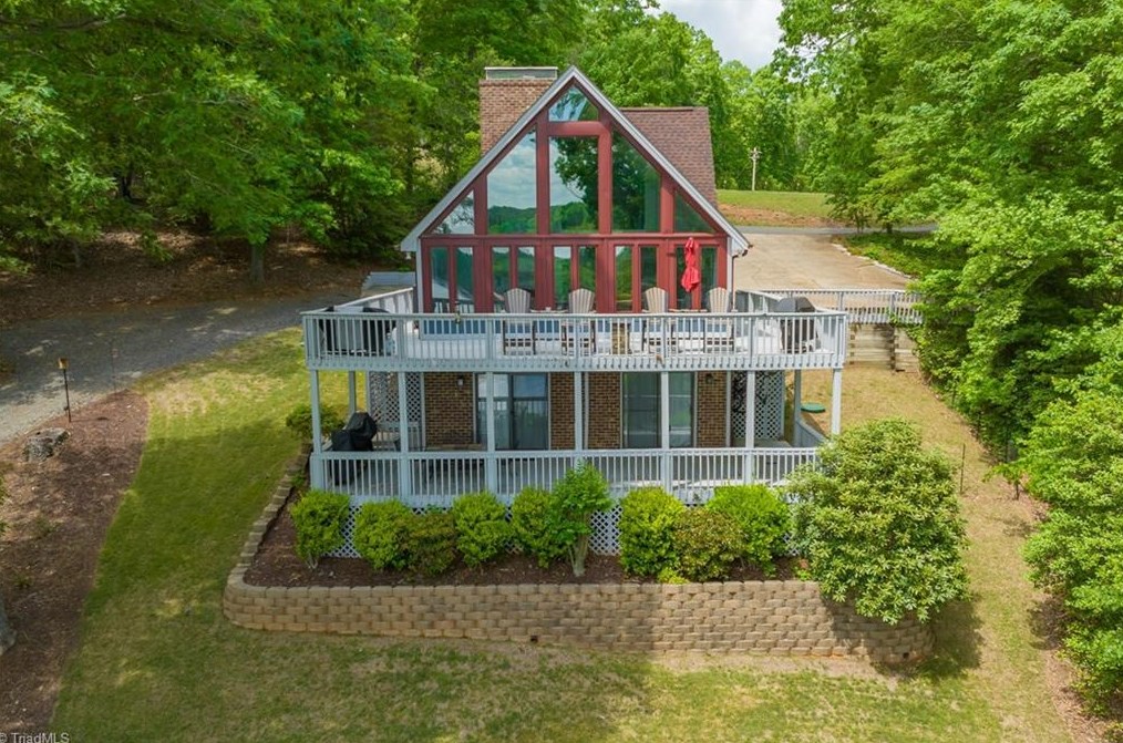 595 Carolina Dr, Uwharie, NC 27371-9812