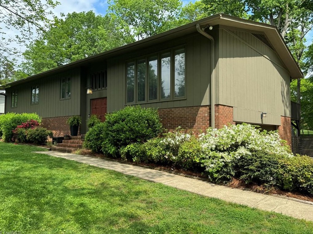 110 Sagewood Rd, Jamestown, NC 27282-9429
