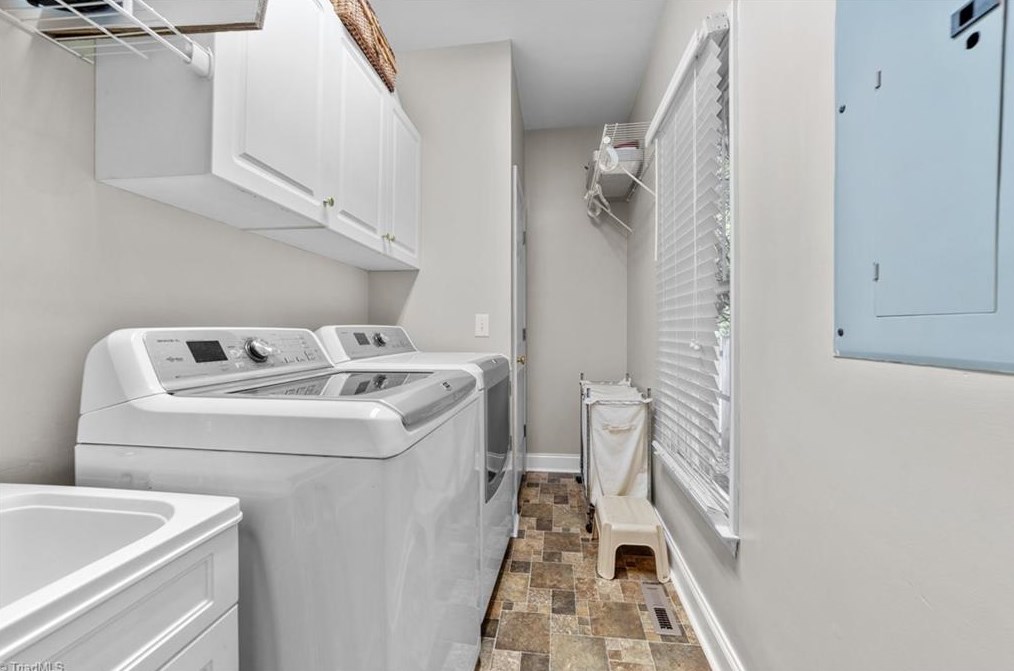 3705 Middlebury Way, Greensboro NC 27410-8692 exterior