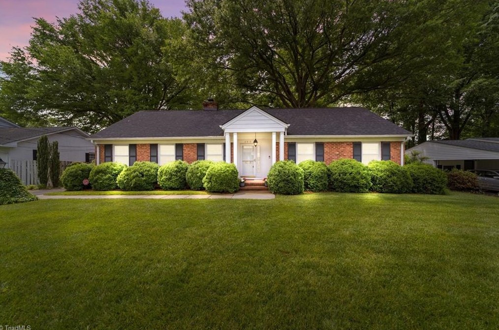 2917 New Hanover Dr, Greensboro, NC 27408