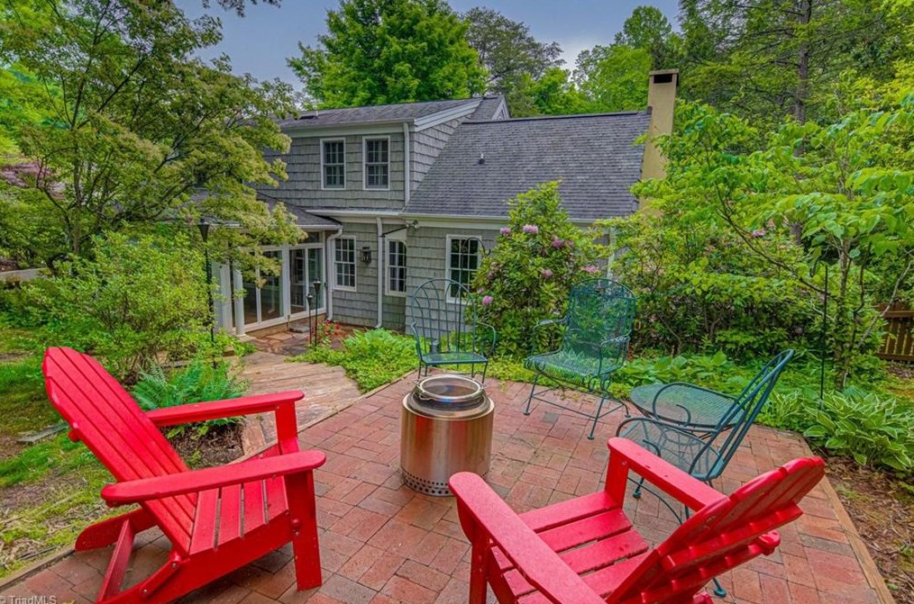 2006 Reynolda Rd, Winston Salem NC  27106-5112 exterior