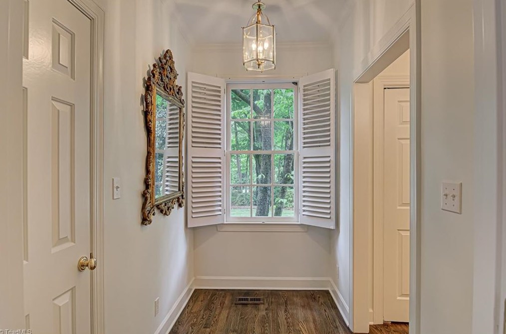2006 Reynolda Rd, Winston Salem NC  27106-5112 exterior