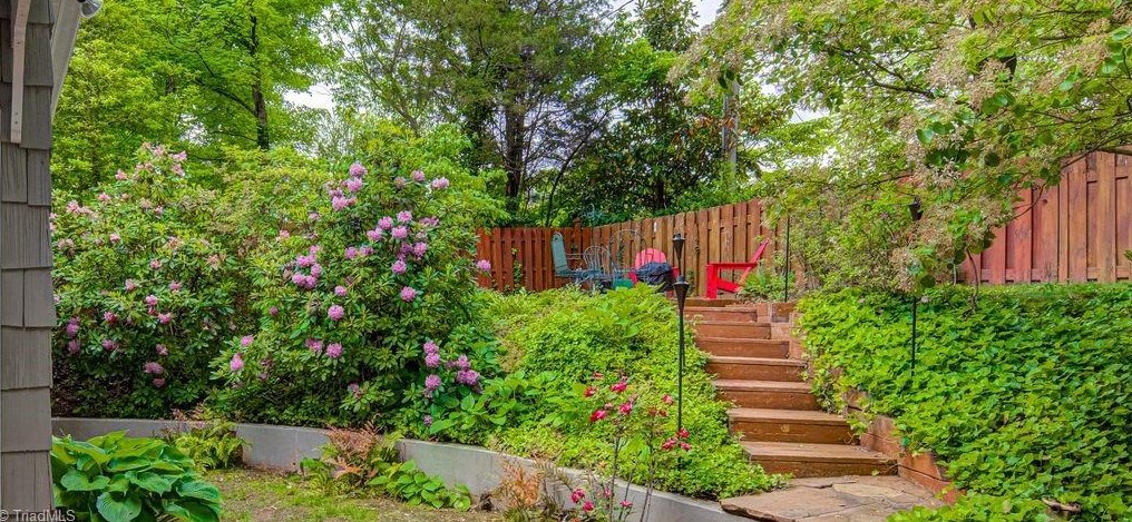2006 Reynolda Rd, Winston Salem NC  27106-5112 exterior