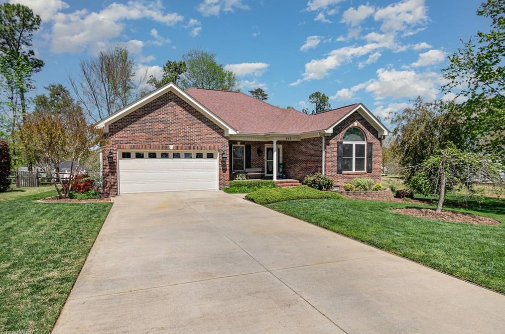 612 Hertford Ln, Graham, NC 27253-4444