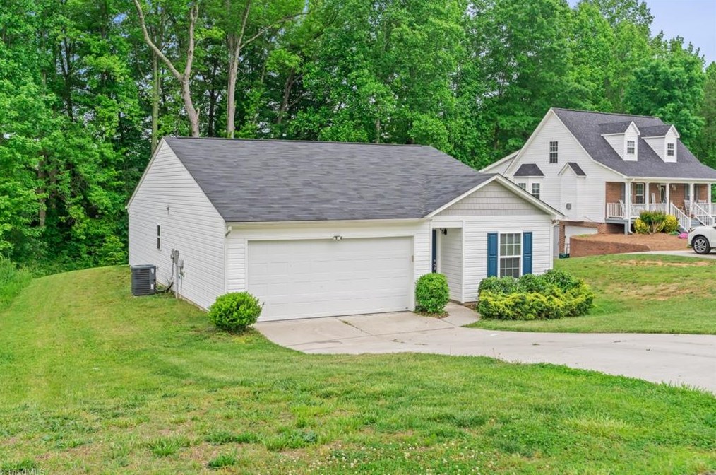 127 High Ridge Ct, Lexington, NC 27295-8909