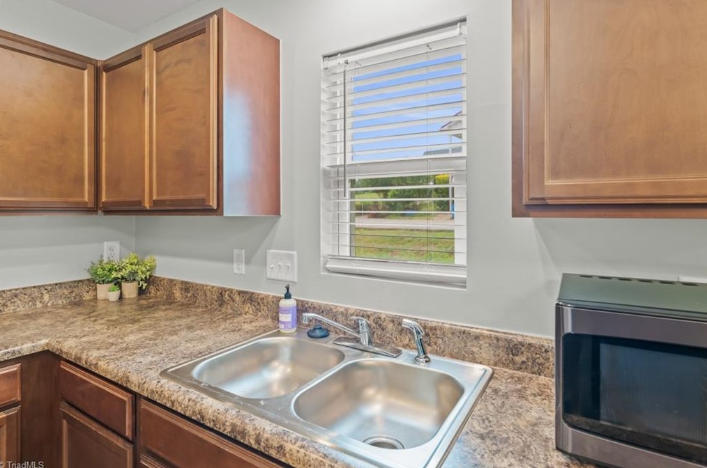 127 High Ridge Ct, Lexington NC  27295-8909 exterior