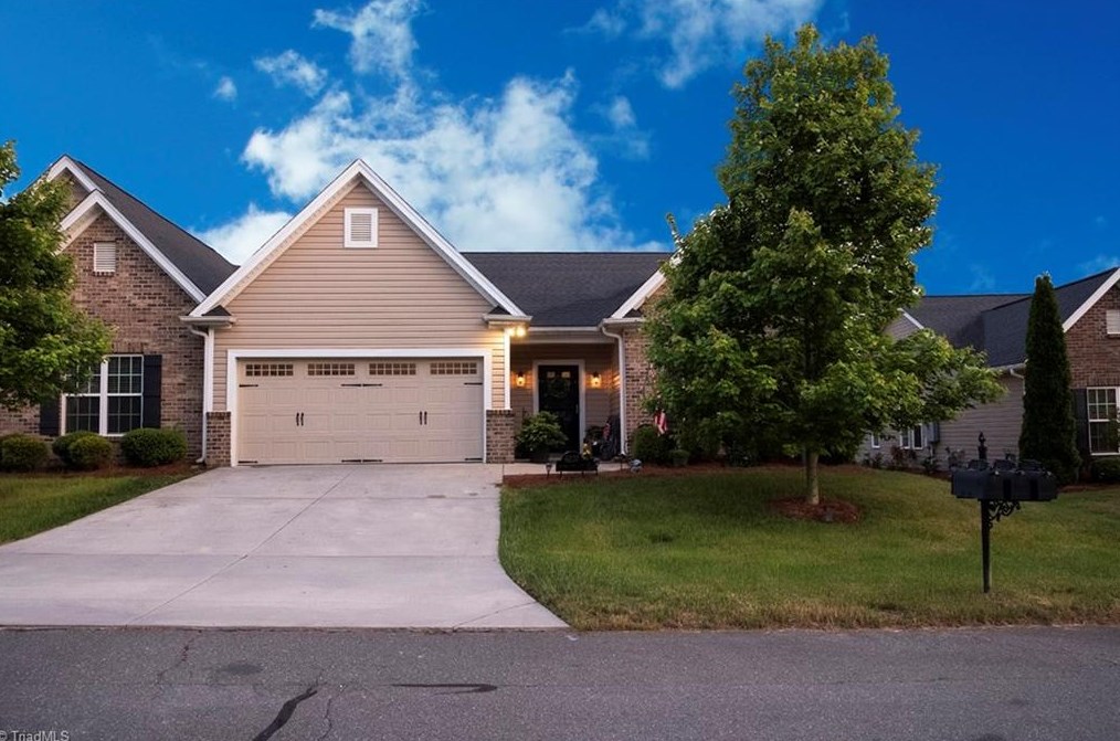 6237 Queens Gate Ct, Clemmons, NC 27012