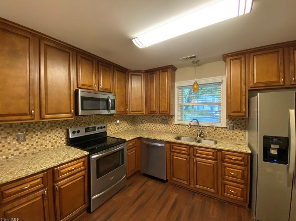 1903 Windy Point Ct, Winston Salem, NC 27127