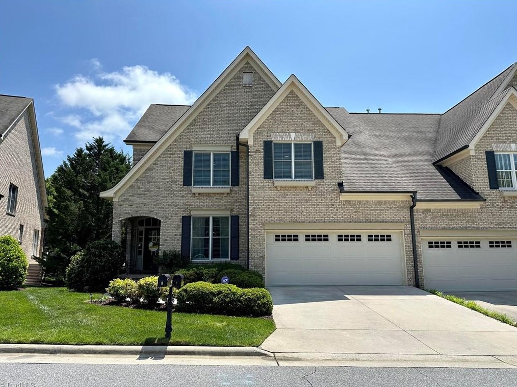 8 Linden Ln, Greensboro, NC 27410-2054