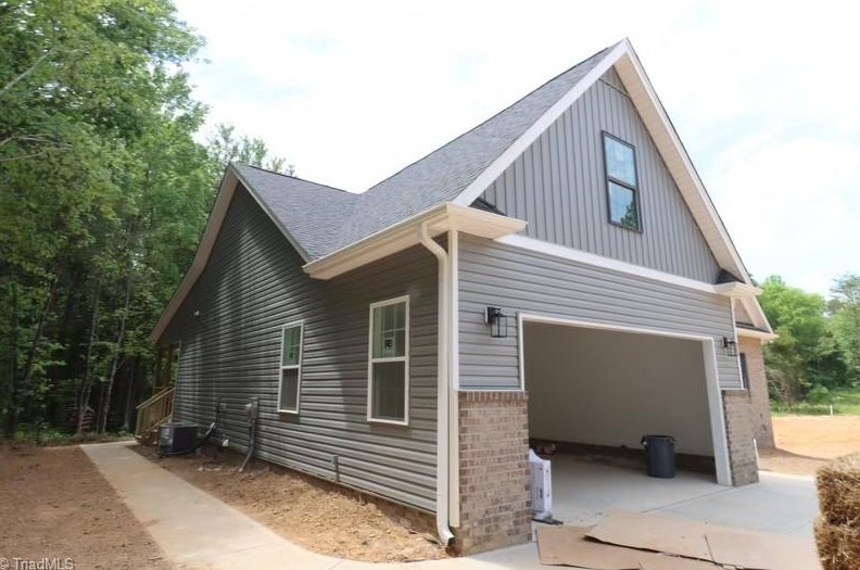 4944 Little Store Rd, Mcleansville, NC 27301-9731