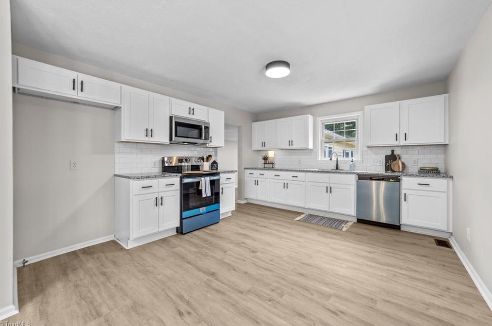 459 Blackberry Rd, Thomasville, NC 27360-7704
