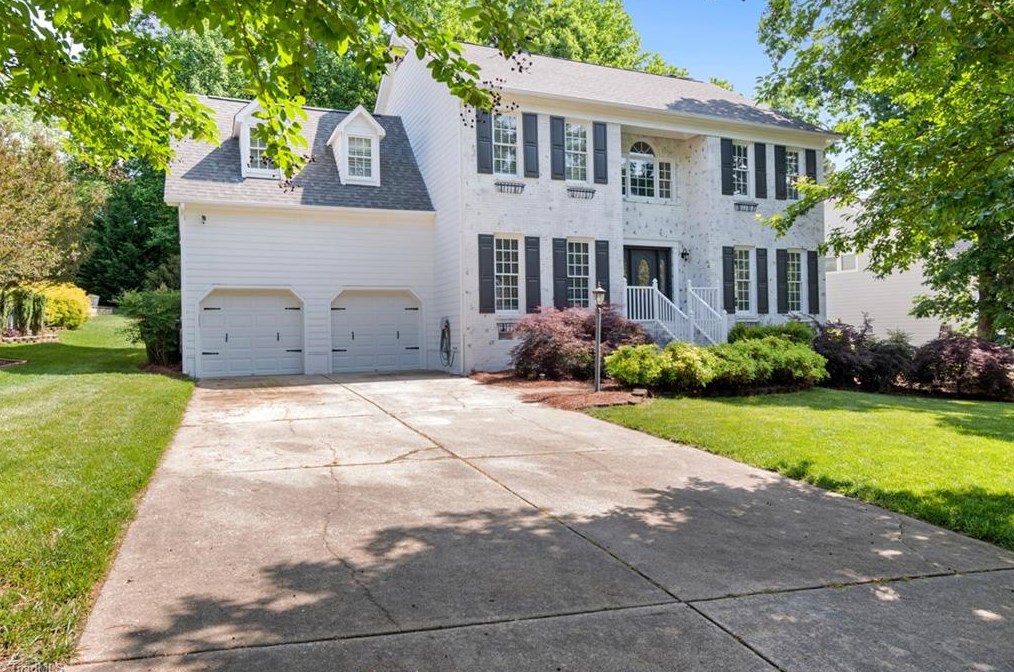 2102 Gate Post Dr, Greensboro, NC 27455-1238