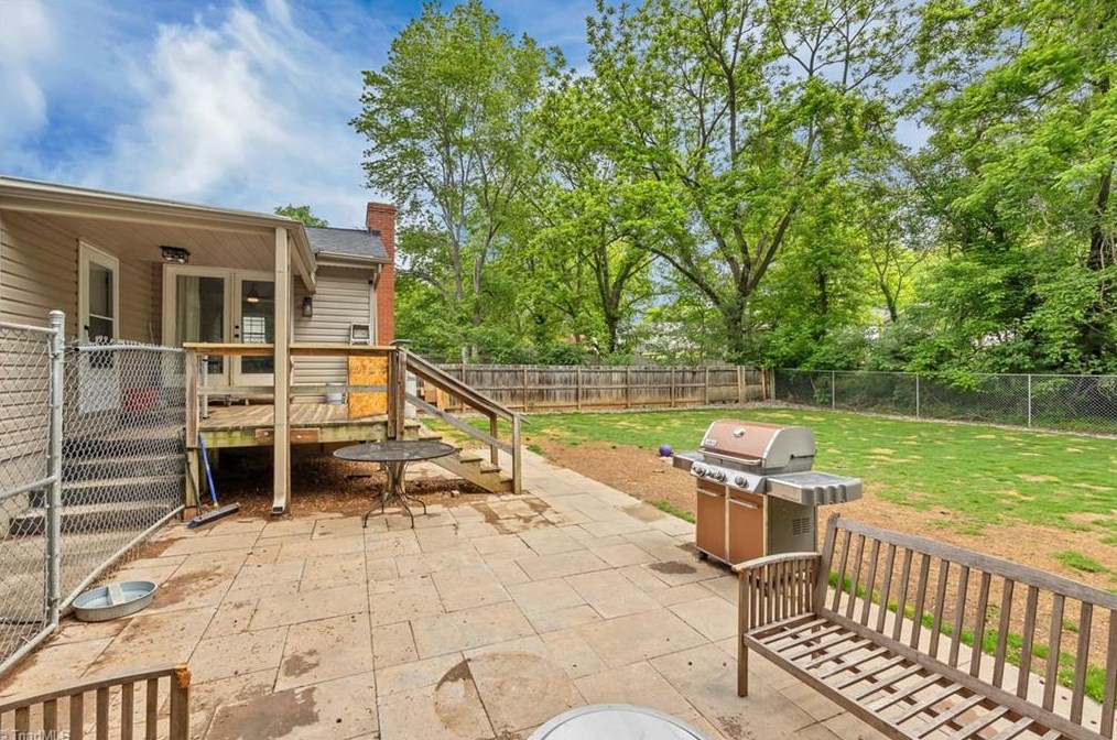 1600 Roseland St, Greensboro NC  27408-5930 exterior