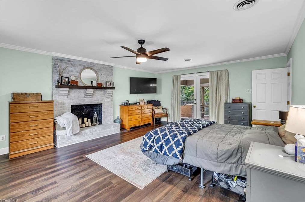 1600 Roseland St, Greensboro NC  27408-5930 exterior