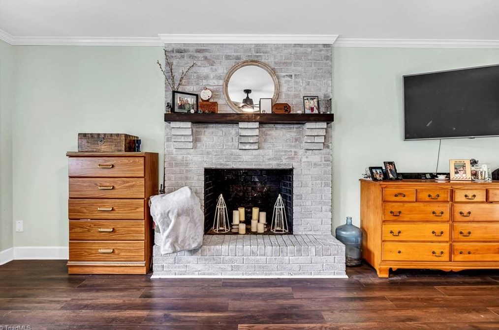 1600 Roseland St, Greensboro NC  27408-5930 exterior