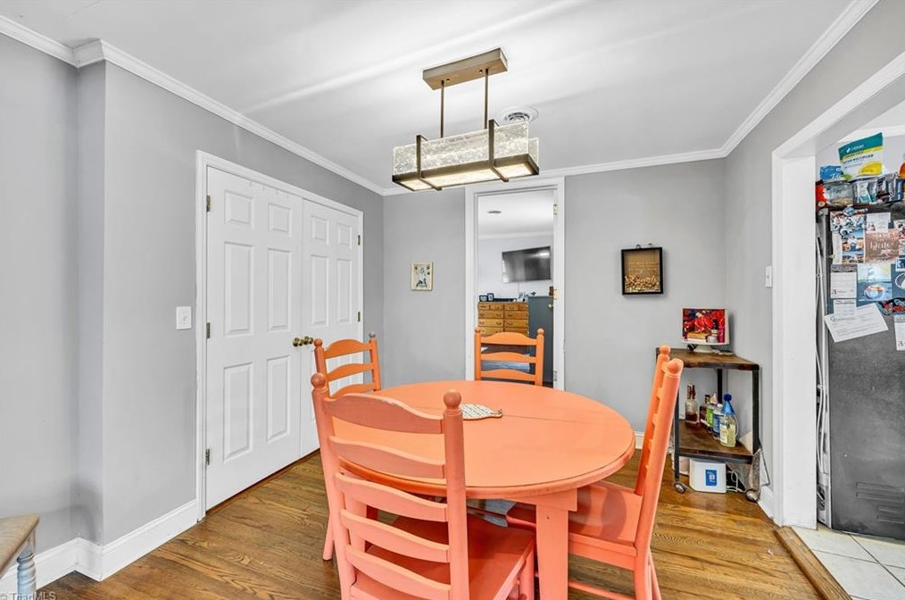 1600 Roseland St, Greensboro NC  27408-5930 exterior