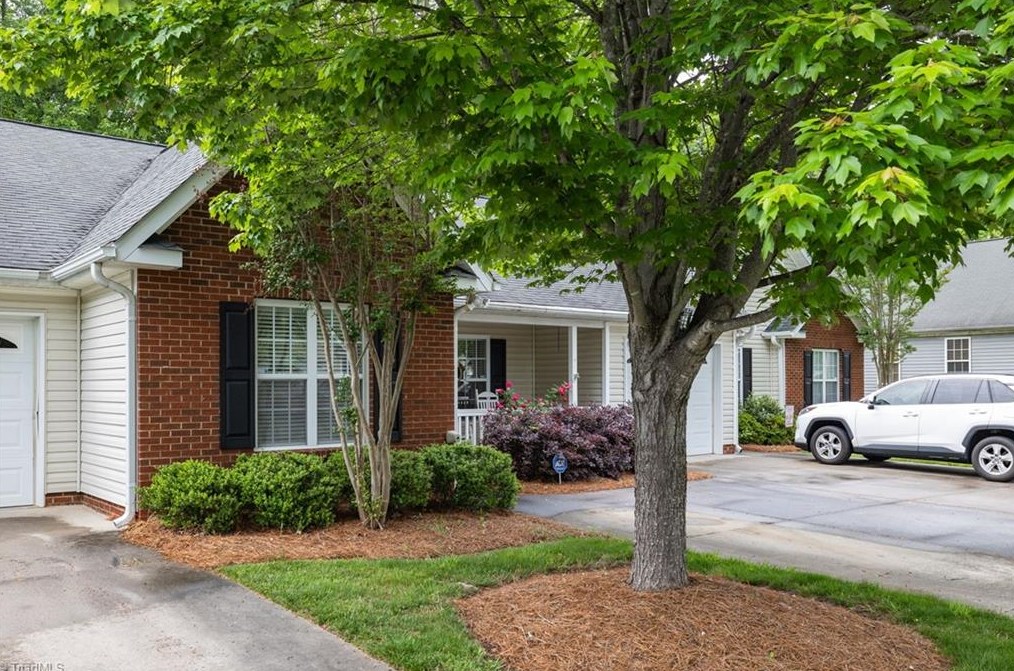 5167 Mt Hope Dr, Winston Salem, NC 27107