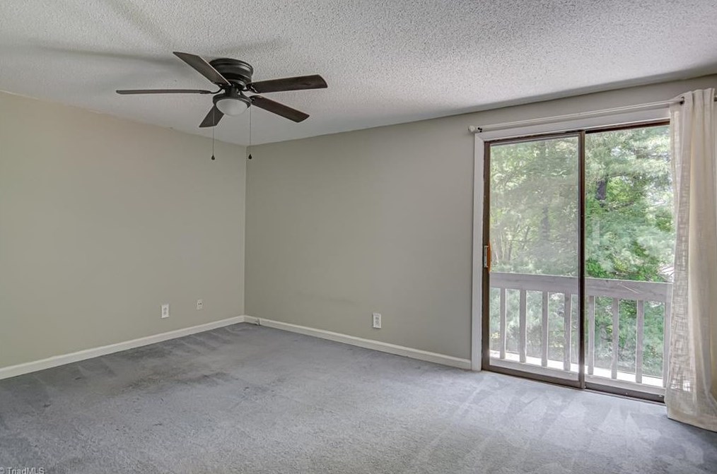 330 Lamplighter Cir, Winston Salem NC  27104-3421 exterior