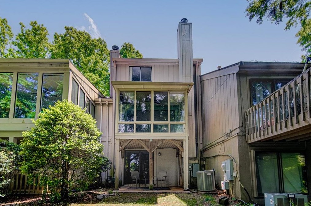 330 Lamplighter Cir, Winston Salem NC  27104-3421 exterior