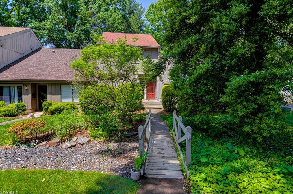 330 Lamplighter Cir, Winston Salem, NC 27104