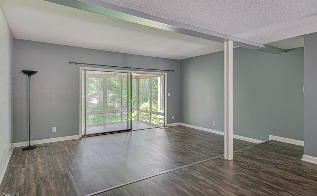 330 Lamplighter Cir, Winston Salem NC  27104-3421 exterior