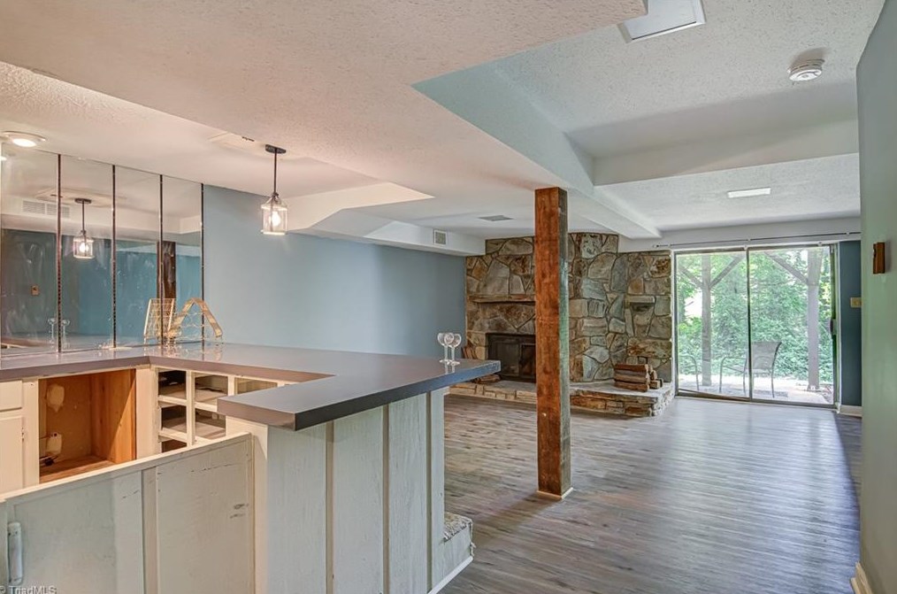 330 Lamplighter Cir, Winston Salem NC  27104-3421 exterior