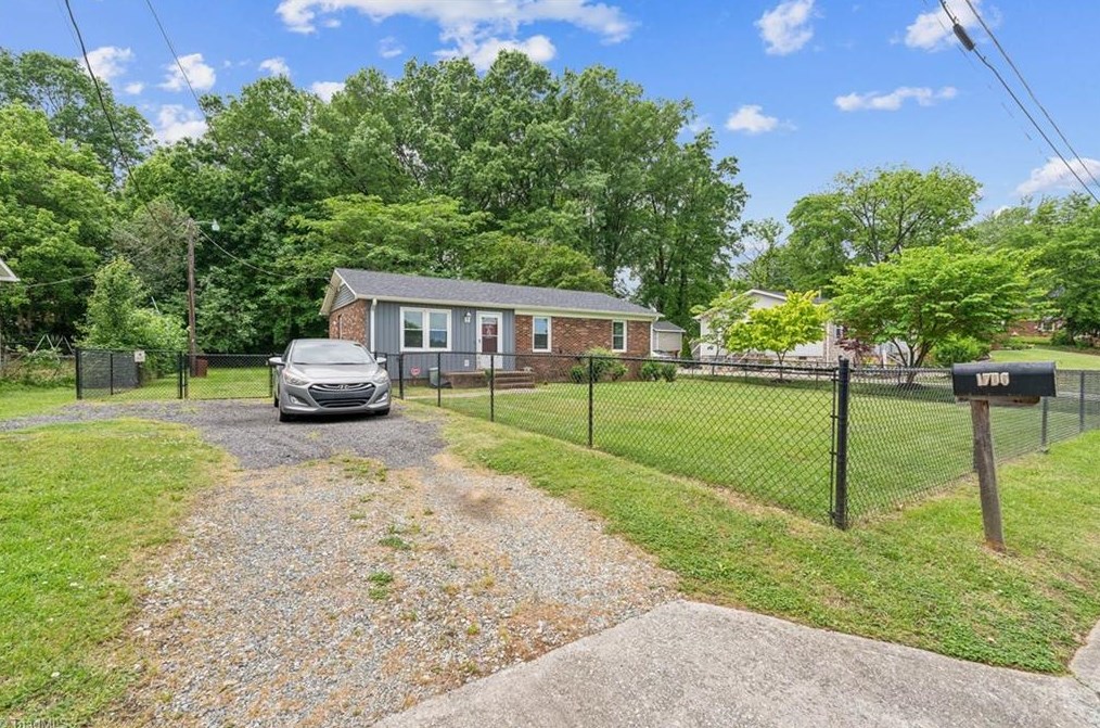 1706 Larkin St, Greensboro NC  27406-2434 exterior
