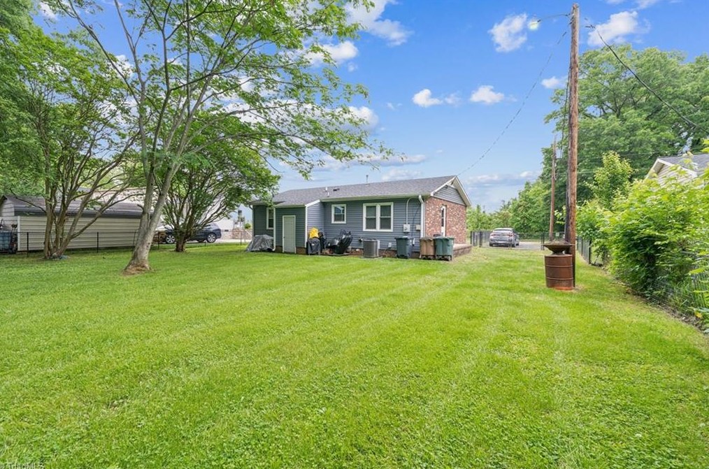 1706 Larkin St, Greensboro NC  27406-2434 exterior