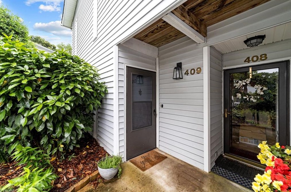 409 Century Ct, Kernersville, NC 27284-3345