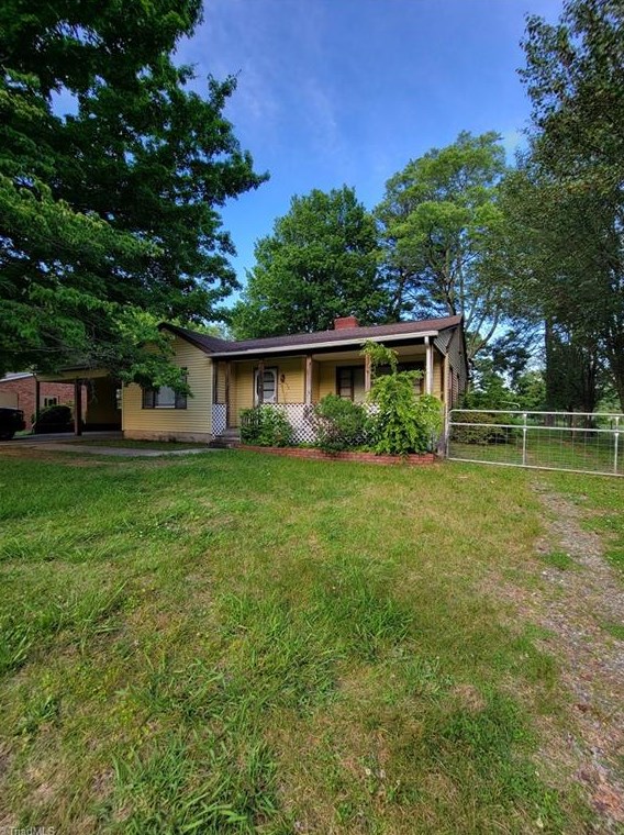 909 Liberty Dr, Thomasville, NC 27360