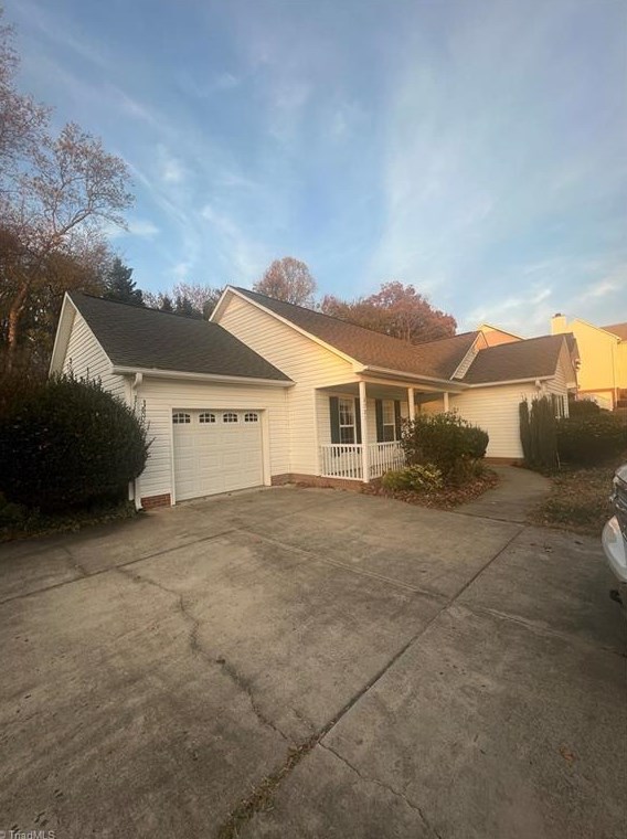 2721 Bridgeport Dr, Winston Salem, NC 27103