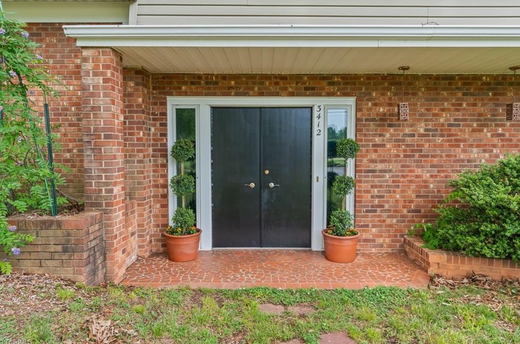 3412 Greenhill Dr, High Point, NC 27265-1818