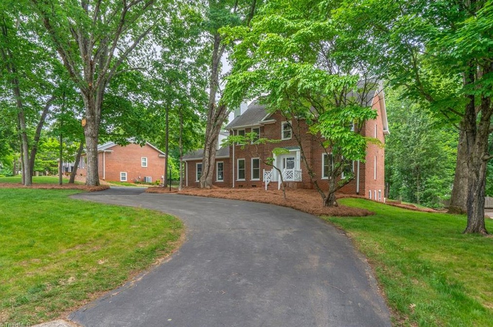 5137 Huntcliff Trl, Winston Salem, NC 27104-4437