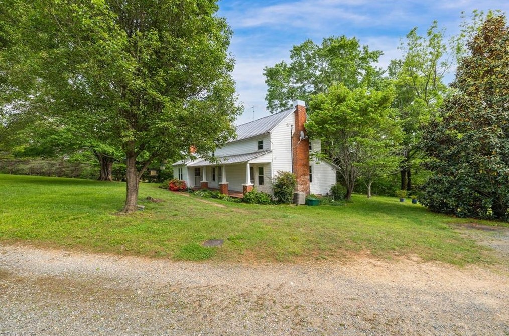 1130 Edwards Farm Rd, King, NC 27021-8627