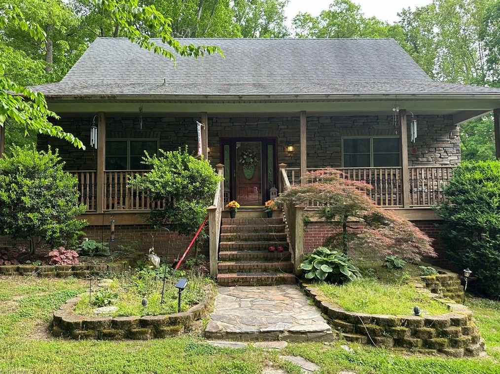 7580 Watkins Ford Rd, Kernersville, NC 27284-7722
