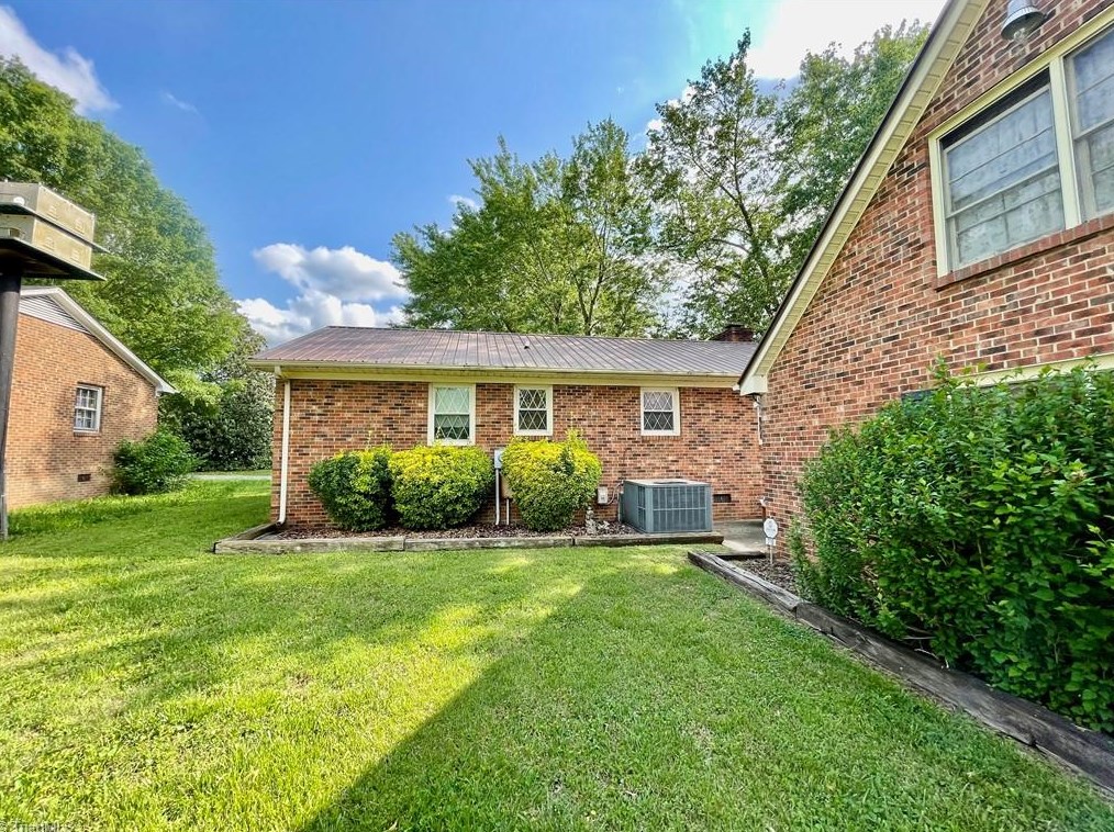 716 Vanderford St, Burlington NC  27215-6549 exterior