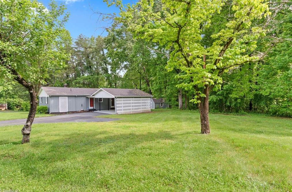 222 Yorkfield Dr, Elkin, NC 28621-9364