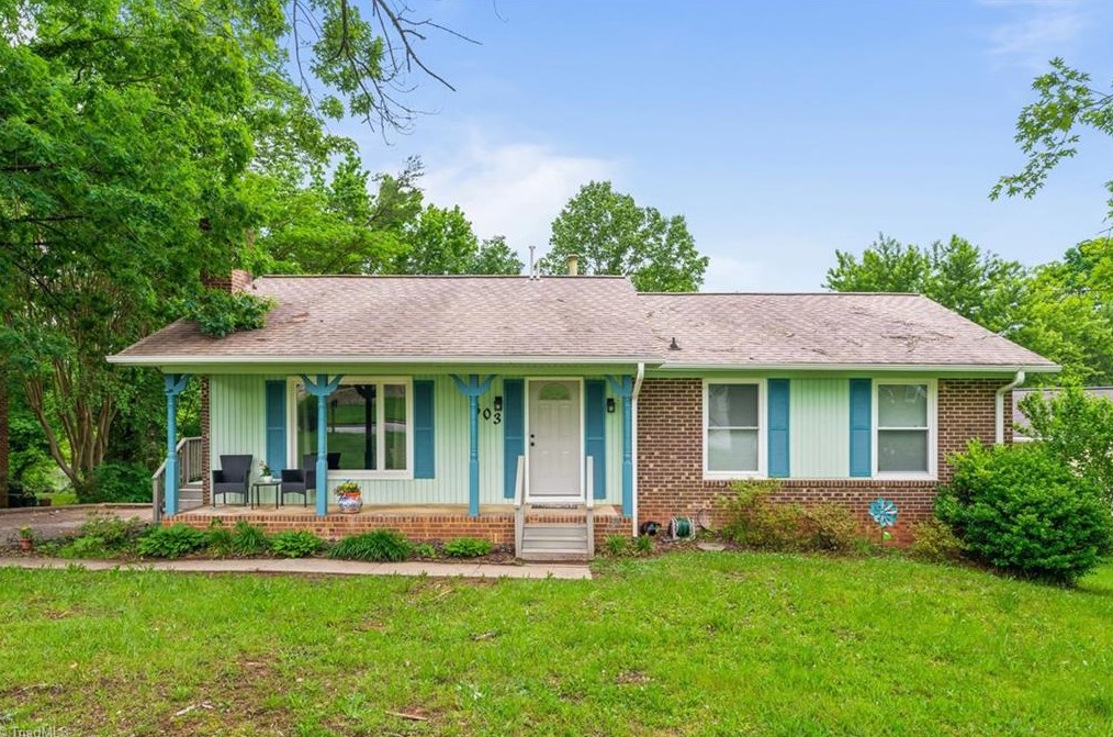 603 Woodlake Dr, Greensboro, NC 27406-5932