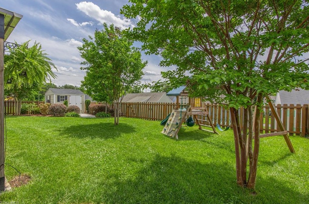 4414 Saddlewood Club Dr, High Point NC  27265-8722 exterior