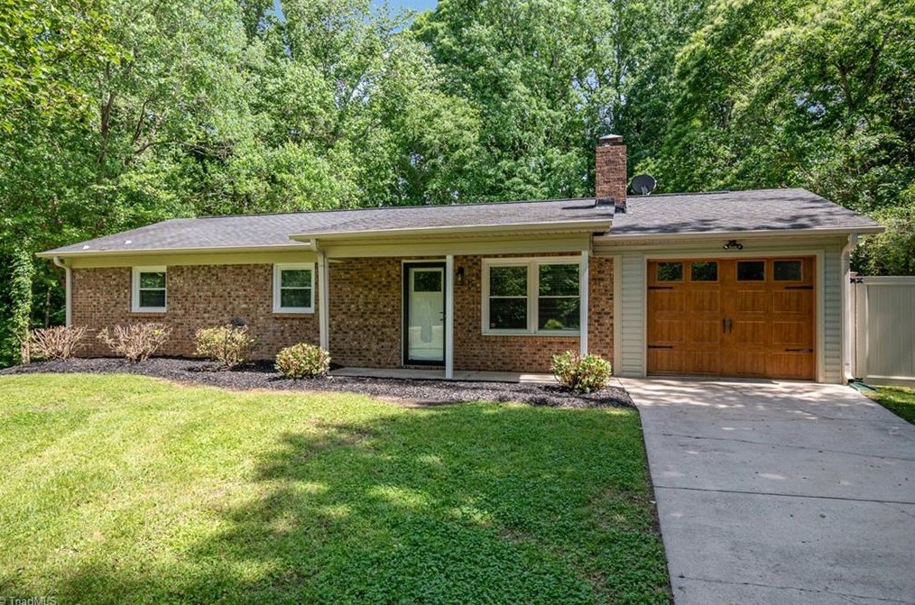 403 Burnt Mill Rd, Kernersville, NC 27284-9438
