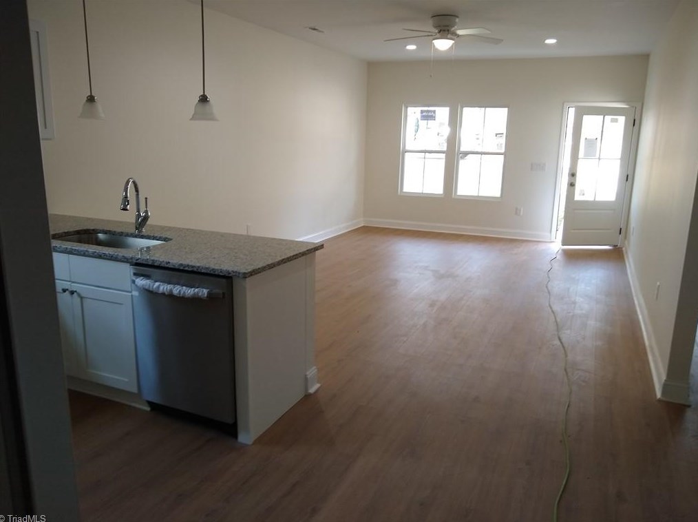 713 Meadowgreen Village Dr, Eden, NC 27288-3572